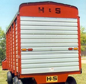 H&S Manufacturing XTRACAP HD Twin Auger Front and Rear Unload Forage Box